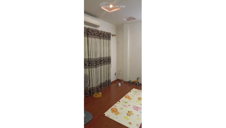 Bán nhà Tam Trinh 31 m2, chỉ nhỉnh 3 tỷ, cần bán gấp để đi nước ngoài định cư. LH: 0947865456